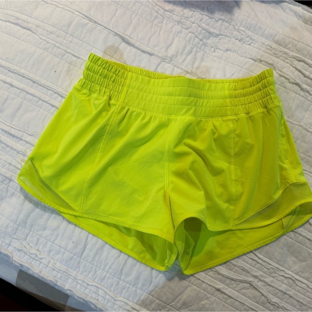 Lululemon Hotty Hot High Rise 2.5” Shorts Size 6